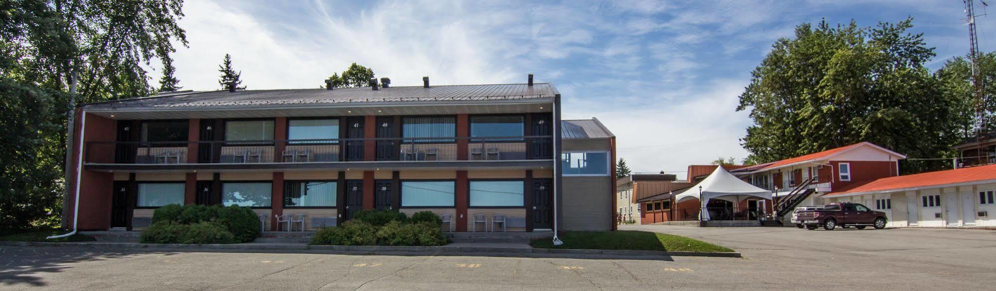 Motel Castille Roberval Exterior foto