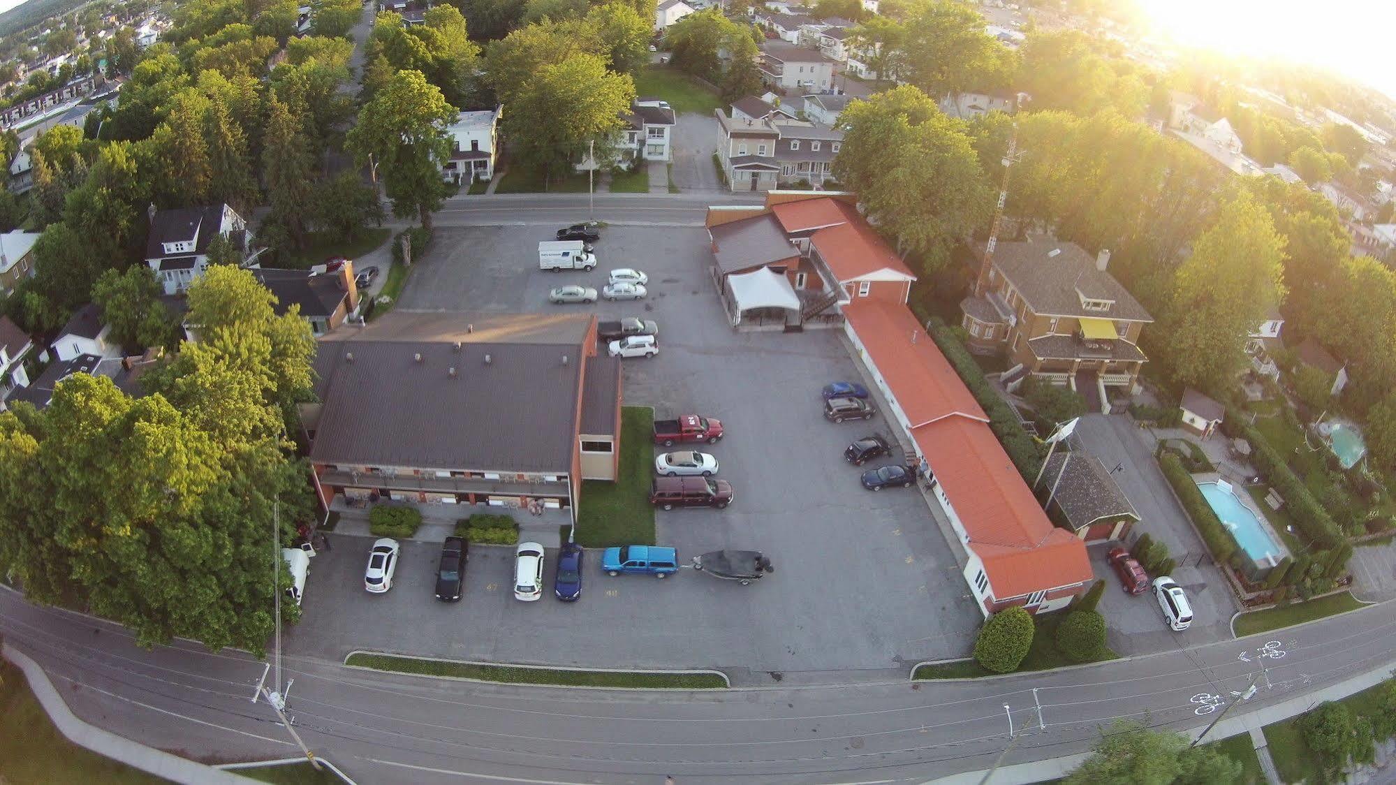 Motel Castille Roberval Exterior foto