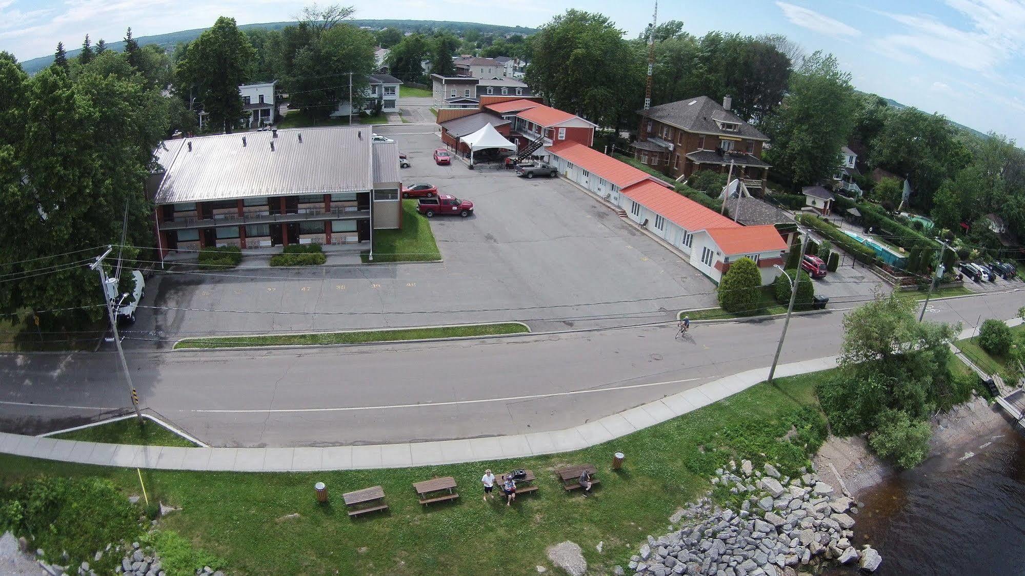 Motel Castille Roberval Exterior foto